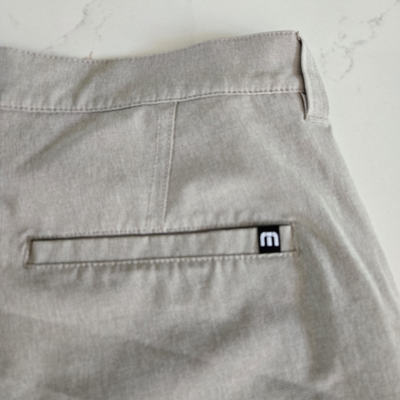 Travis Mathew Beck Shorts Khaki Casual Golf Travel Athletic Tan Beige Size 34 - Picture 8 of 8